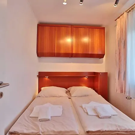 Alte Bergstrasse 11_ App_ 08 שרבאוץ
